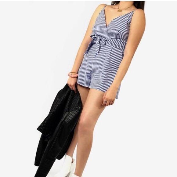 Finders Keepers Blue White Stripe Blow Your Mind Short Romper Waist Tie Sz L - Picture 8 of 13